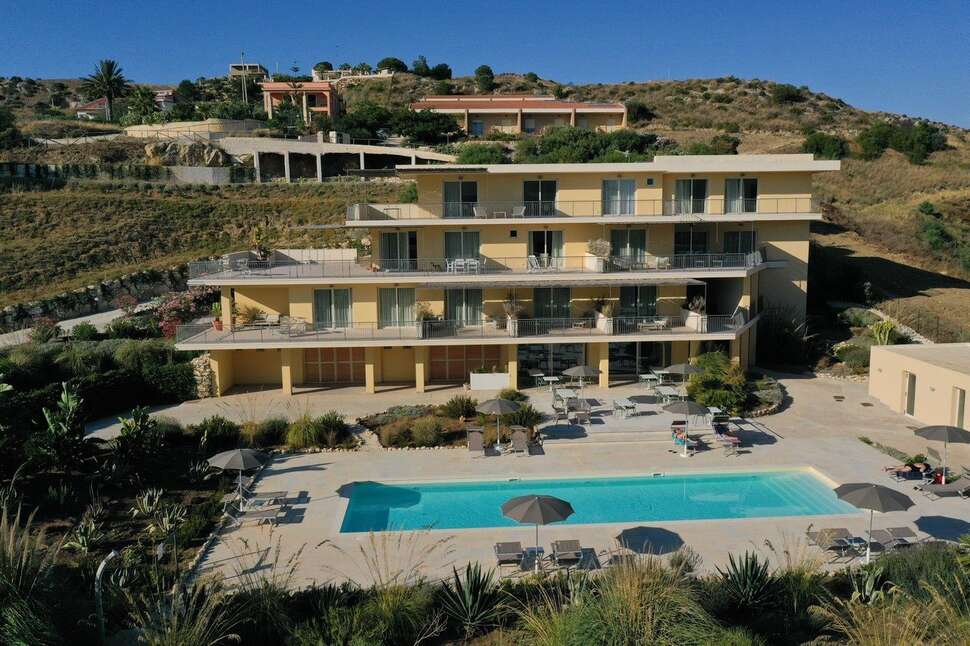 Luna Minoica Suites.