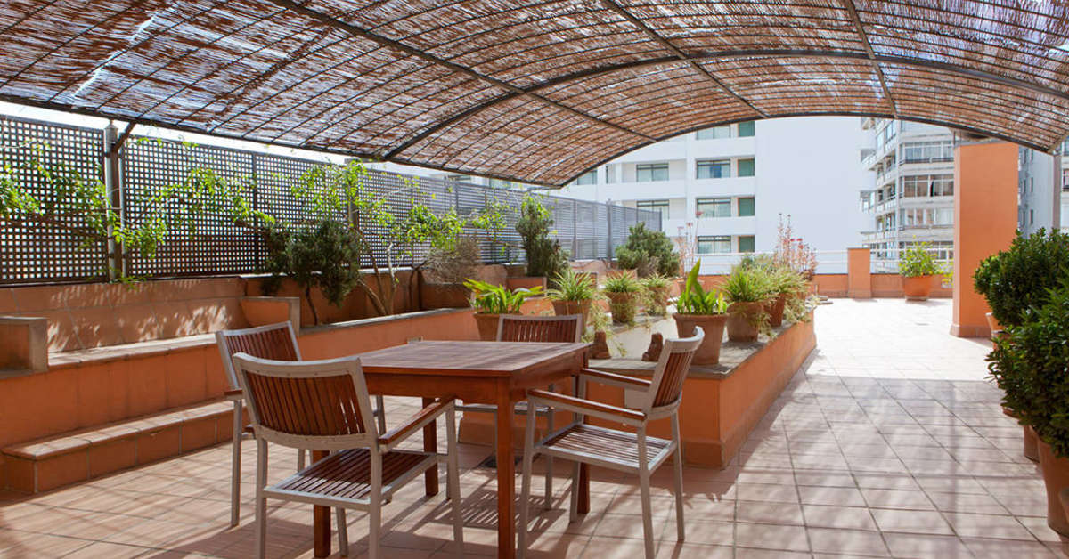 Een foto van het terras bij Artmadams Hotel