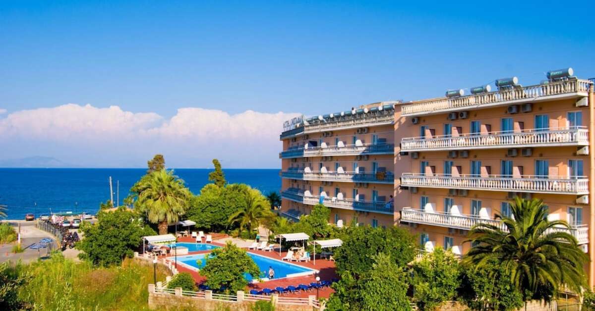 Een foto van het zwembad bij Potamaki Beach Hotel