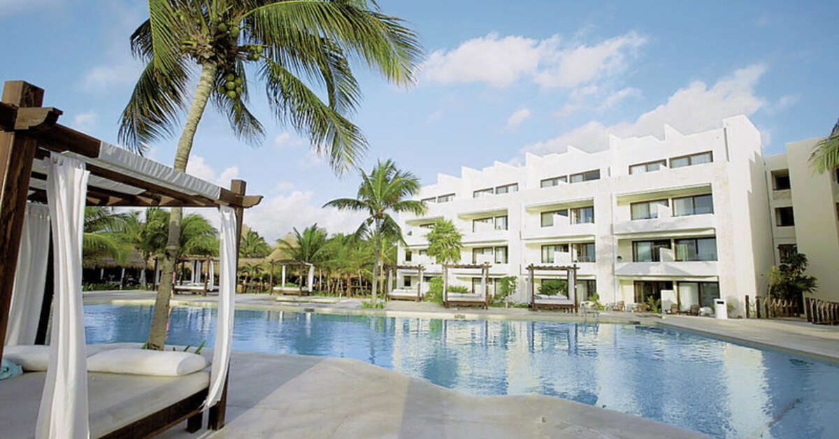 Een foto van het zwembad bij Akumal Bay Beach & Wellness Resort