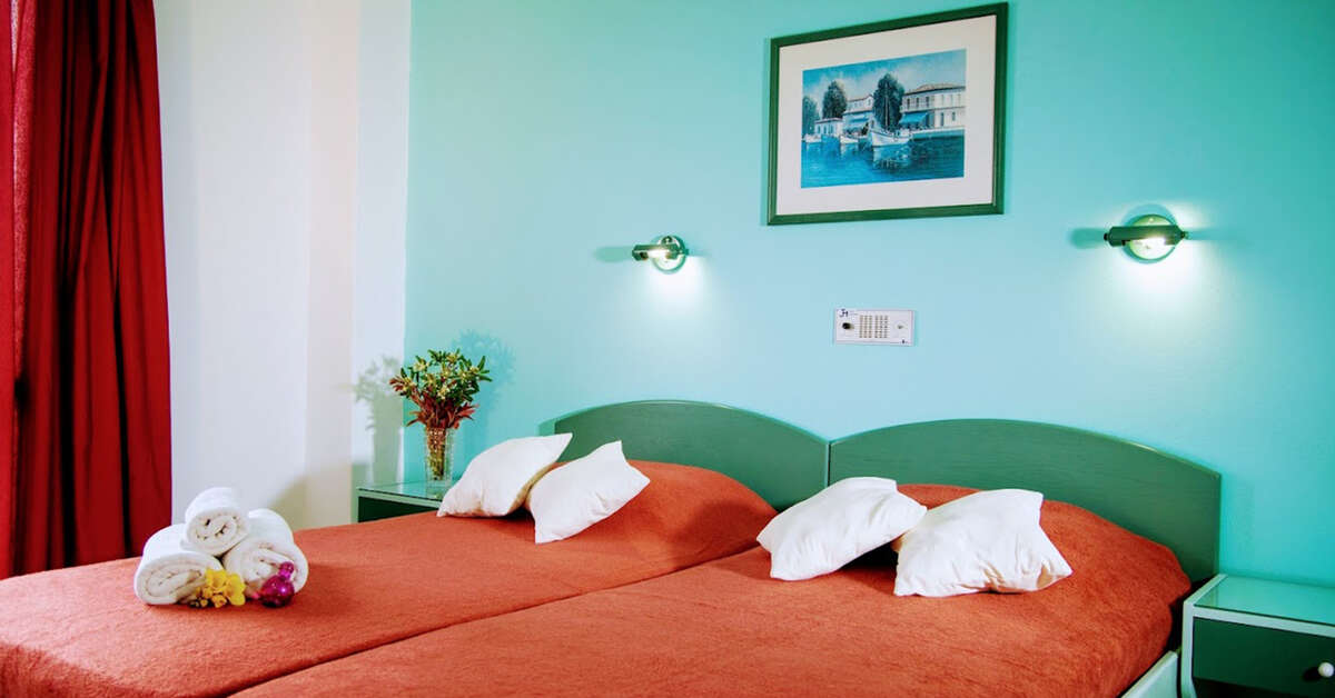Een foto van een overzicht van Theoni Appartementen