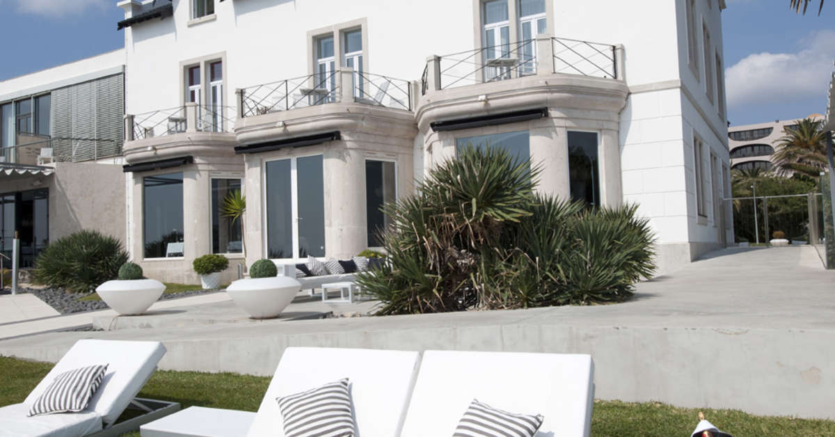 Een foto van het terras bij Farol Design Estalagem Hotel