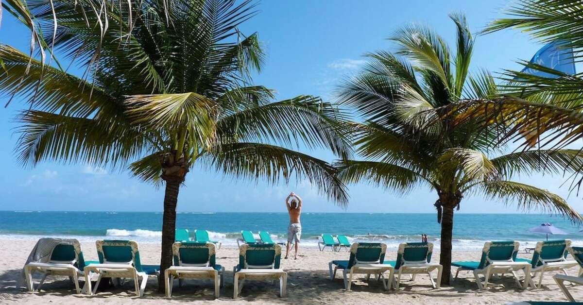 Een foto van het strand bij Villa Taina