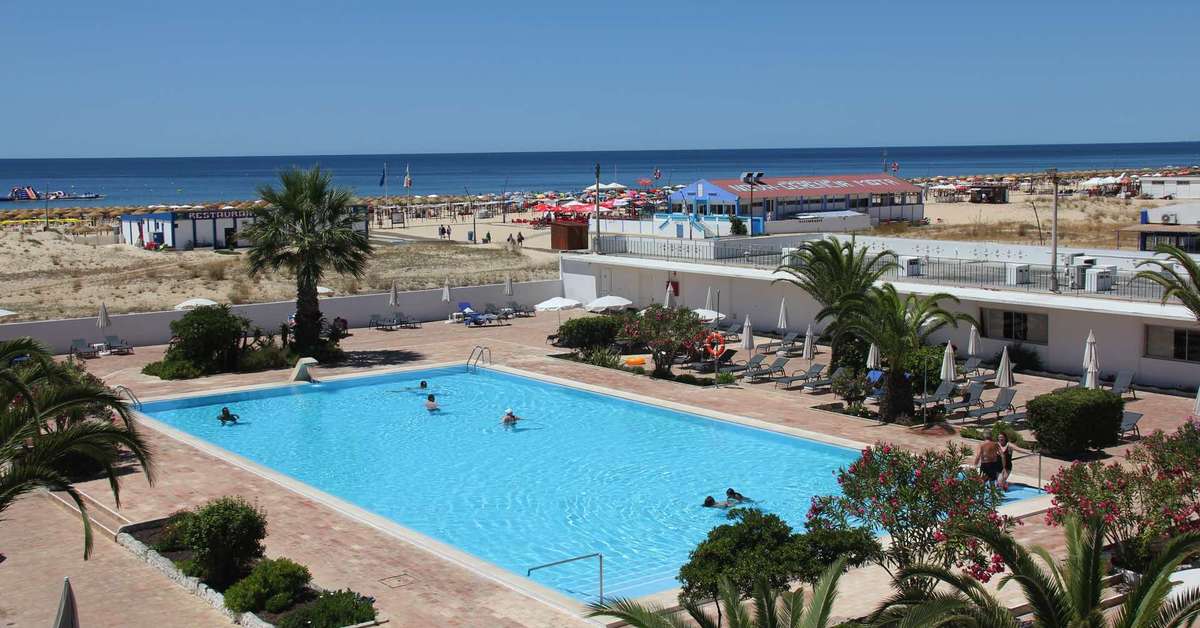 Een foto van het zwembad bij Hotel Vasco Da Gama