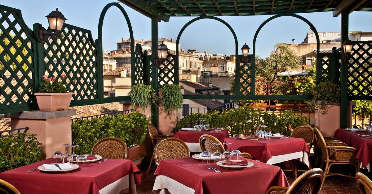 Een foto van het terras bij Albergo Ottocento
