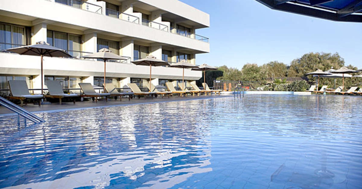 Een foto van het zwembad bij Thalassa Beach Resort