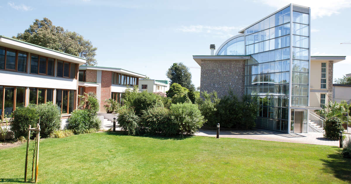 Een foto van de buitenkant van TH Tirrenia Green Park Resort