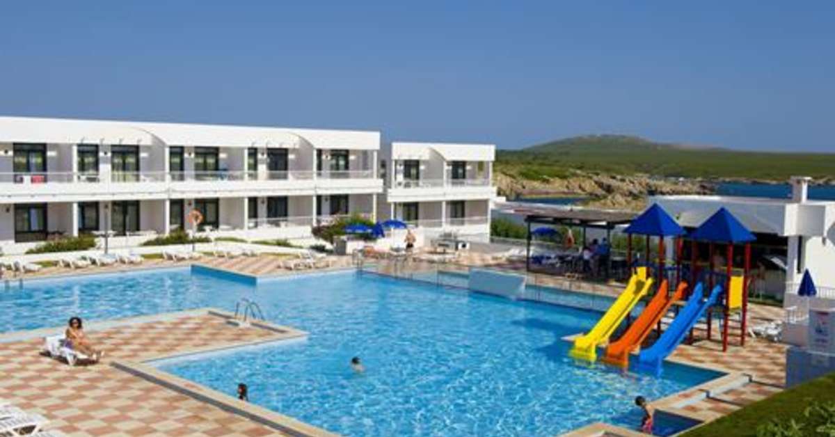 Een foto van het zwembad bij Beach Club Hotel