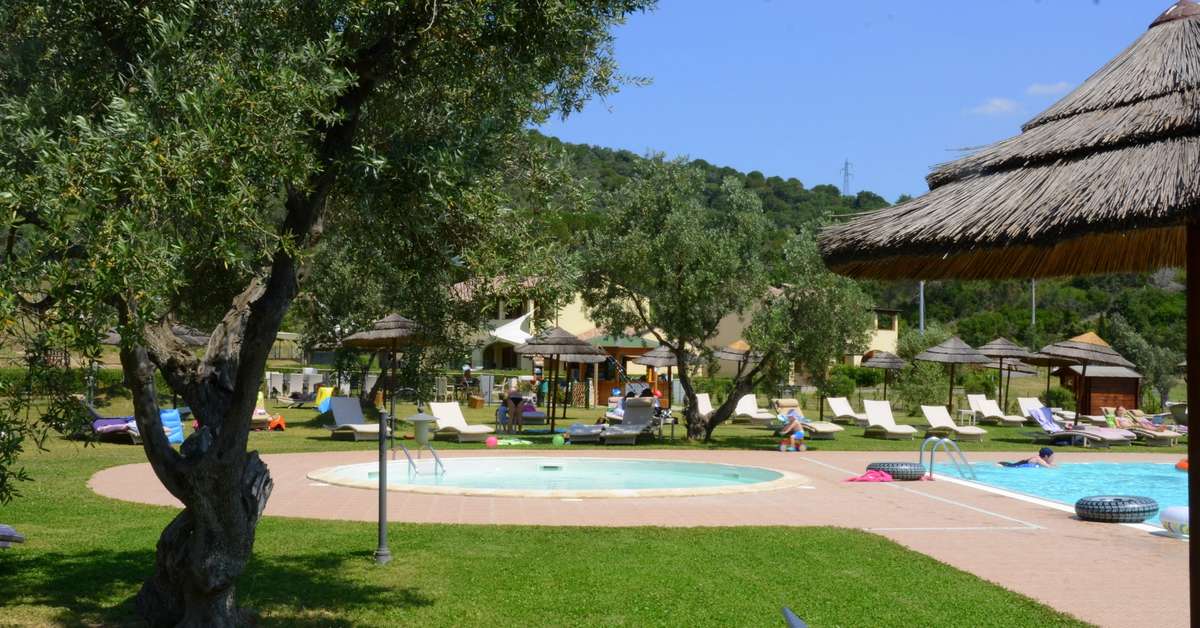 Een foto van het zwembad bij Appartementen Le Corti di Montepitti