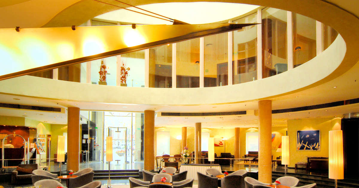 Een foto van het interieur van Silken Gran Havana Hotel