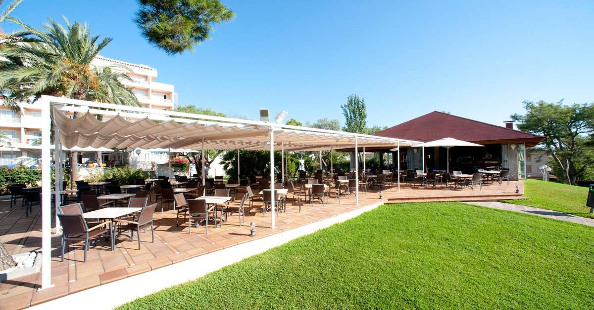 Een foto van het terras bij Grupotel Gran Vista & Spa