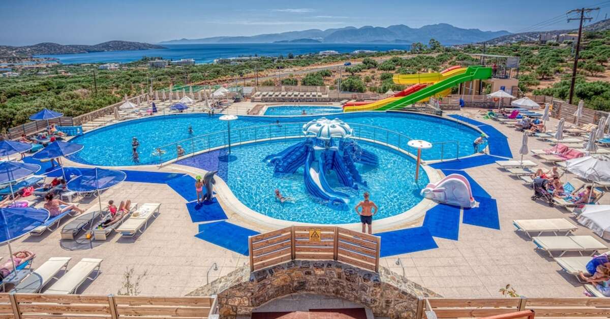 Een foto van het zwembad bij Elounda Water Park Residence Hotel
