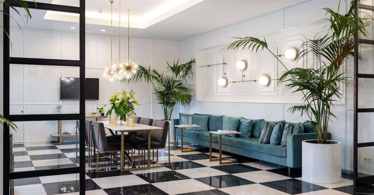 Een foto van het interieur van Akra V Hotel