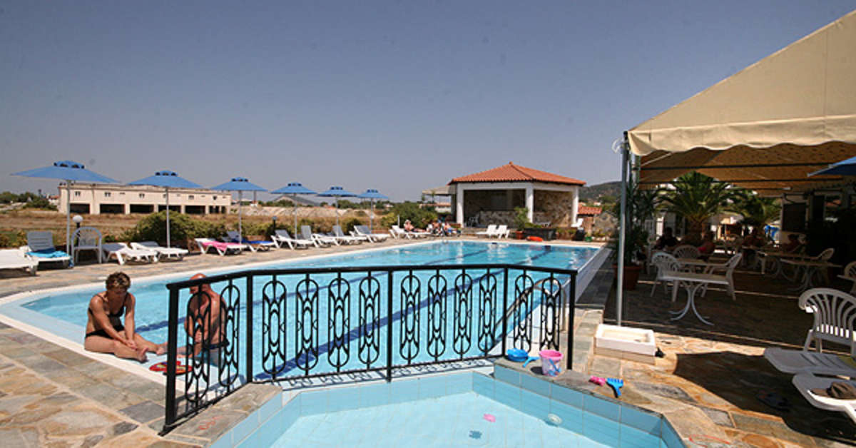 Een foto van het zwembad bij Metaxa Resort Hotel