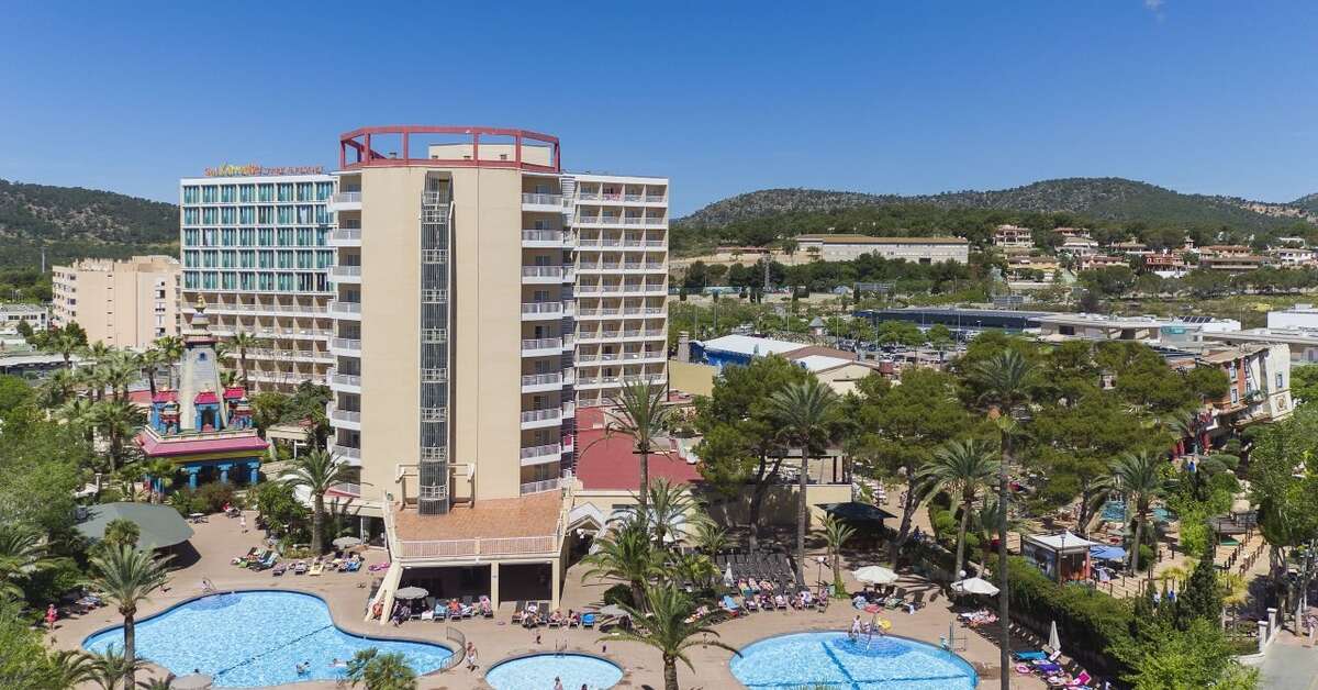 Een foto van het zwembad bij Sol Katmandu Park & Resort