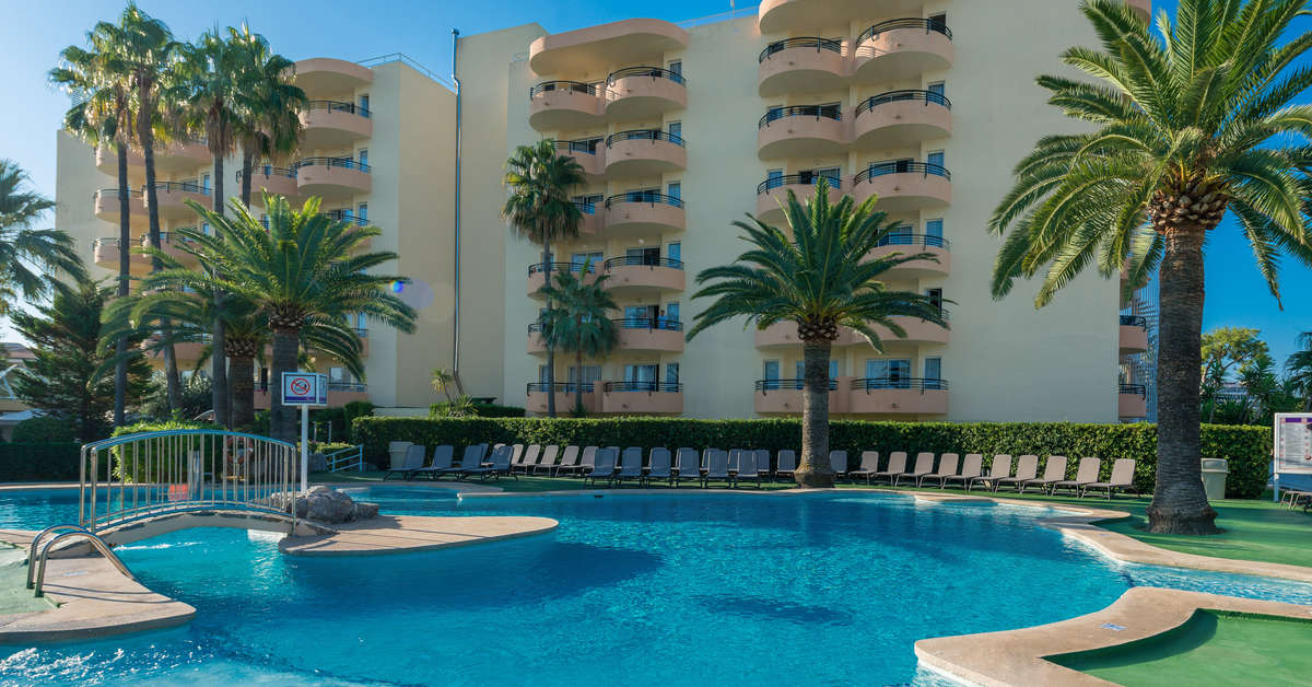 Ein Foto vom Pool im Alcudia Beach Aparthotel