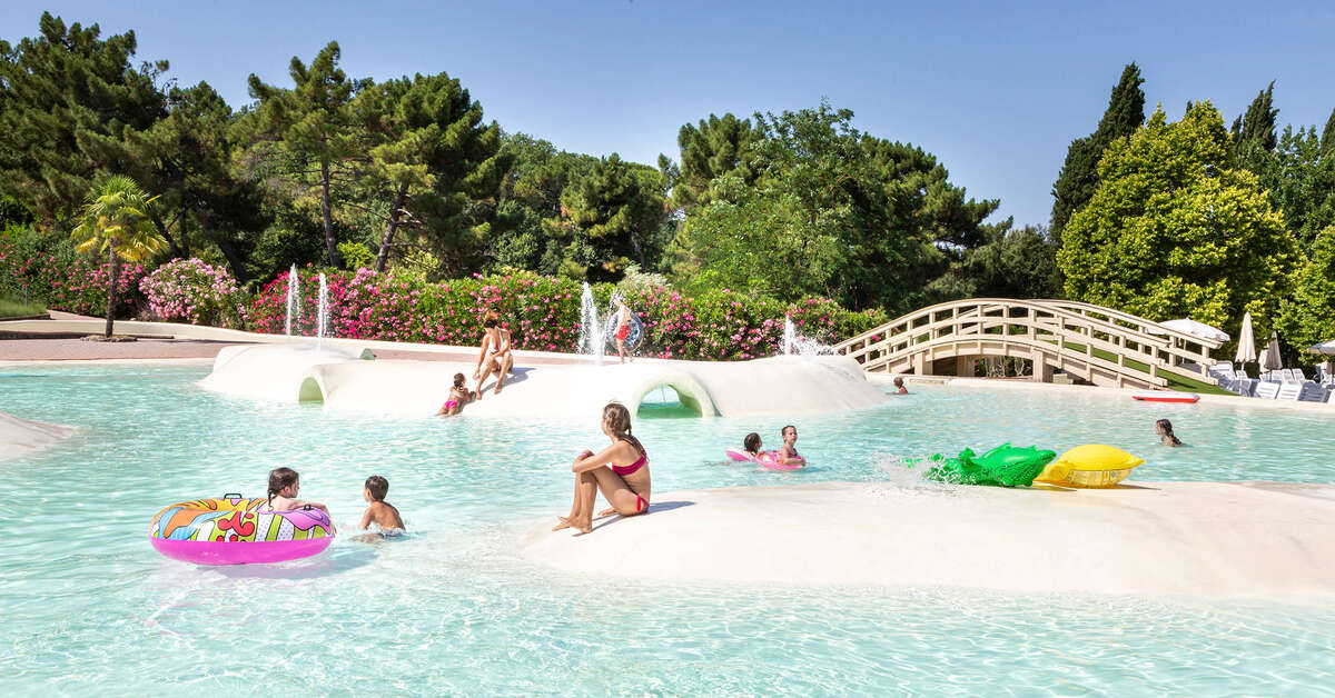 Een foto van het zwembad bij hu Norcenni Girasole Village