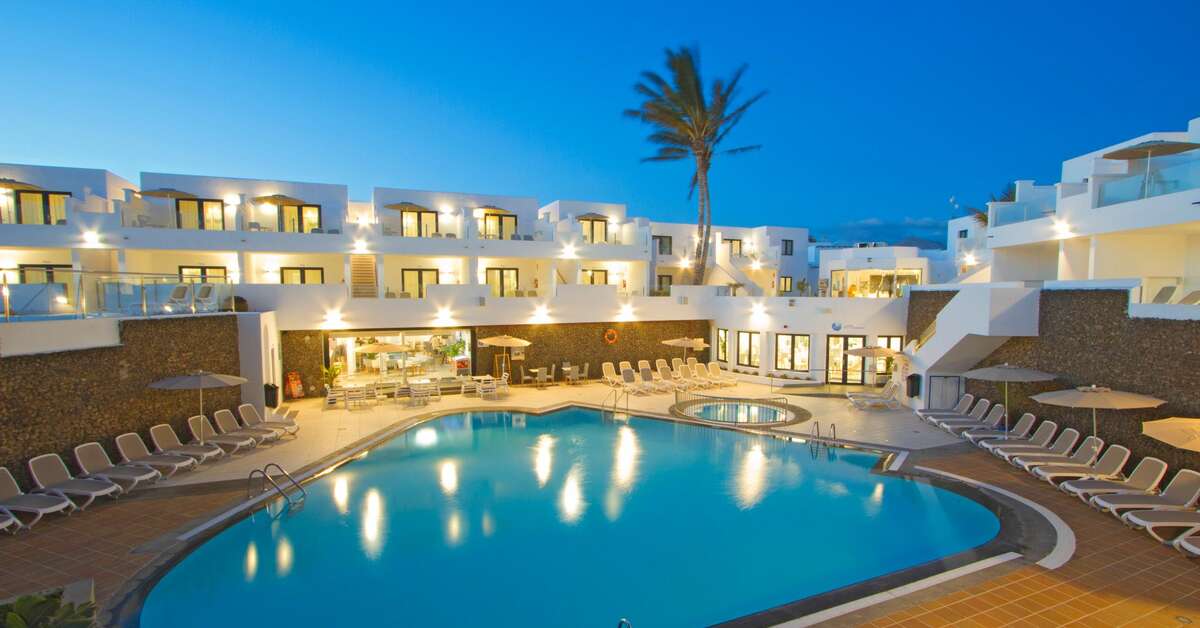 Een foto van het zwembad bij Aqua Suites