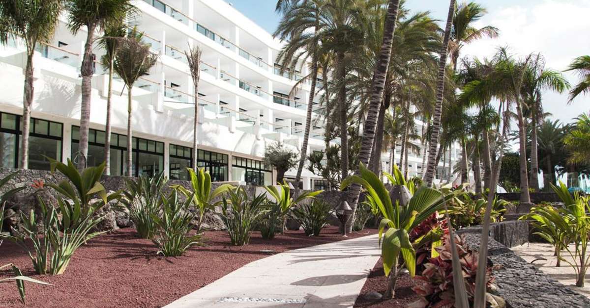 Een foto van het terras bij Hotel Los Fariones