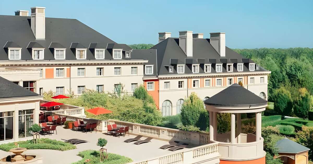 Een foto van de buitenkant van Dream Castle Hotel
