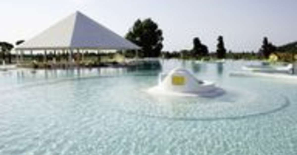 Een foto van het zwembad bij Club Esse Sunbeach