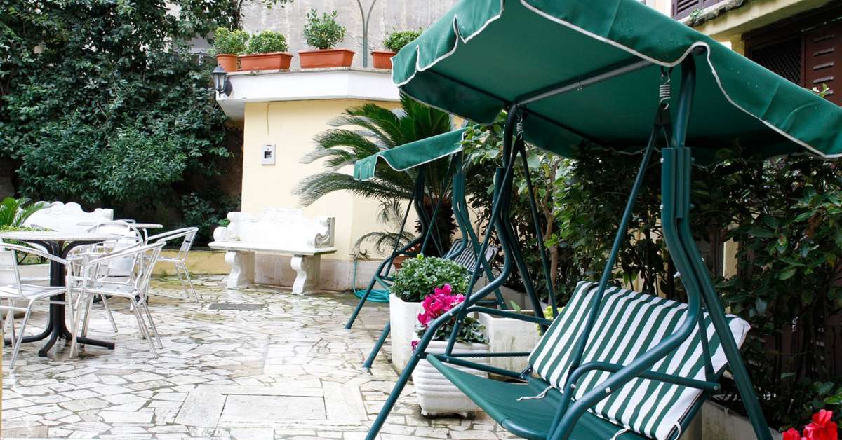 Een foto van het terras bij Hotel Edera