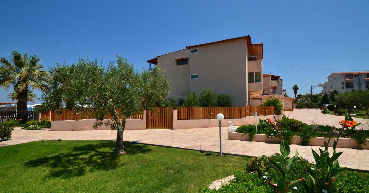 Een foto van de buitenkant van Sousouras Holidays Resort