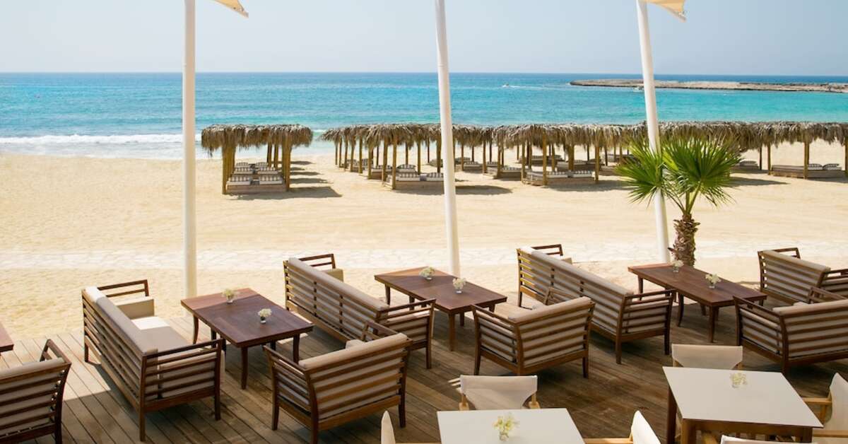 Een foto van het strand bij Asterias Beach Hotel