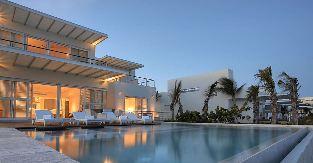 Een foto van het zwembad bij Blue Diamond Riviera Maya