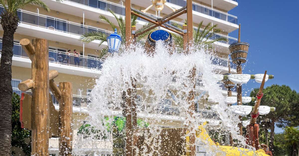 Een foto van het zwembad bij Hotel Oasis Park Splash