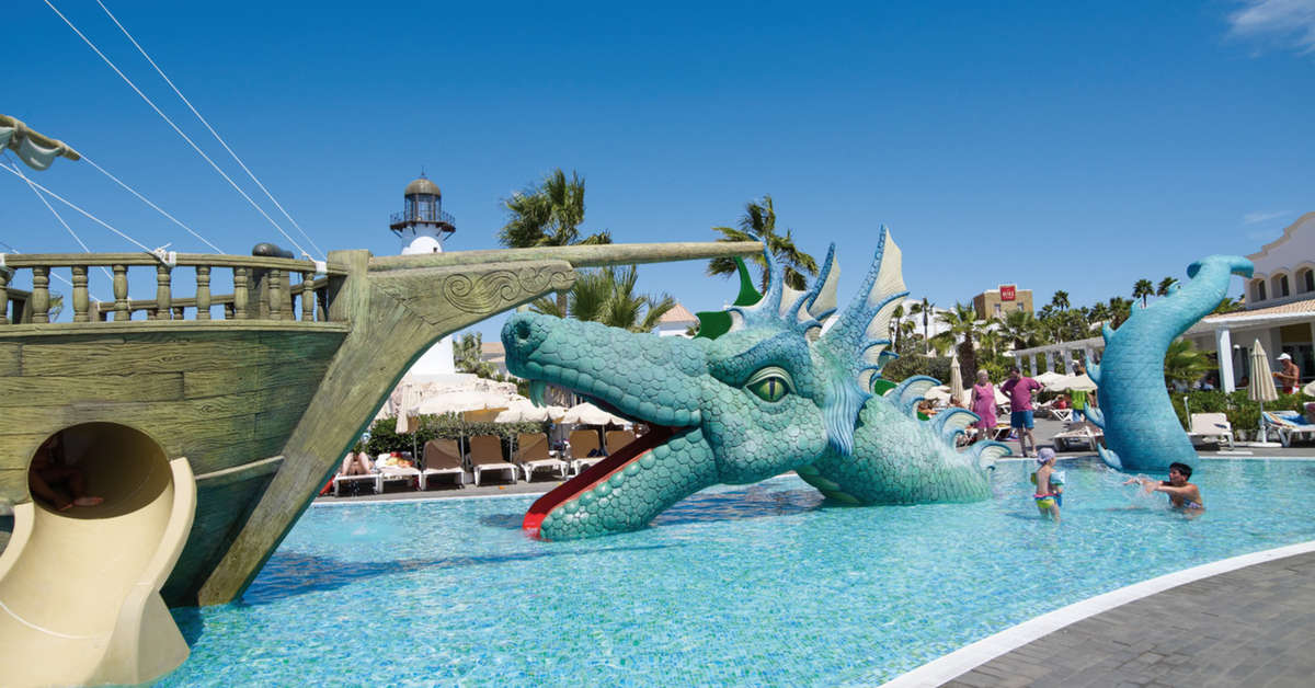Een foto van het zwembad bij Riu Chiclana