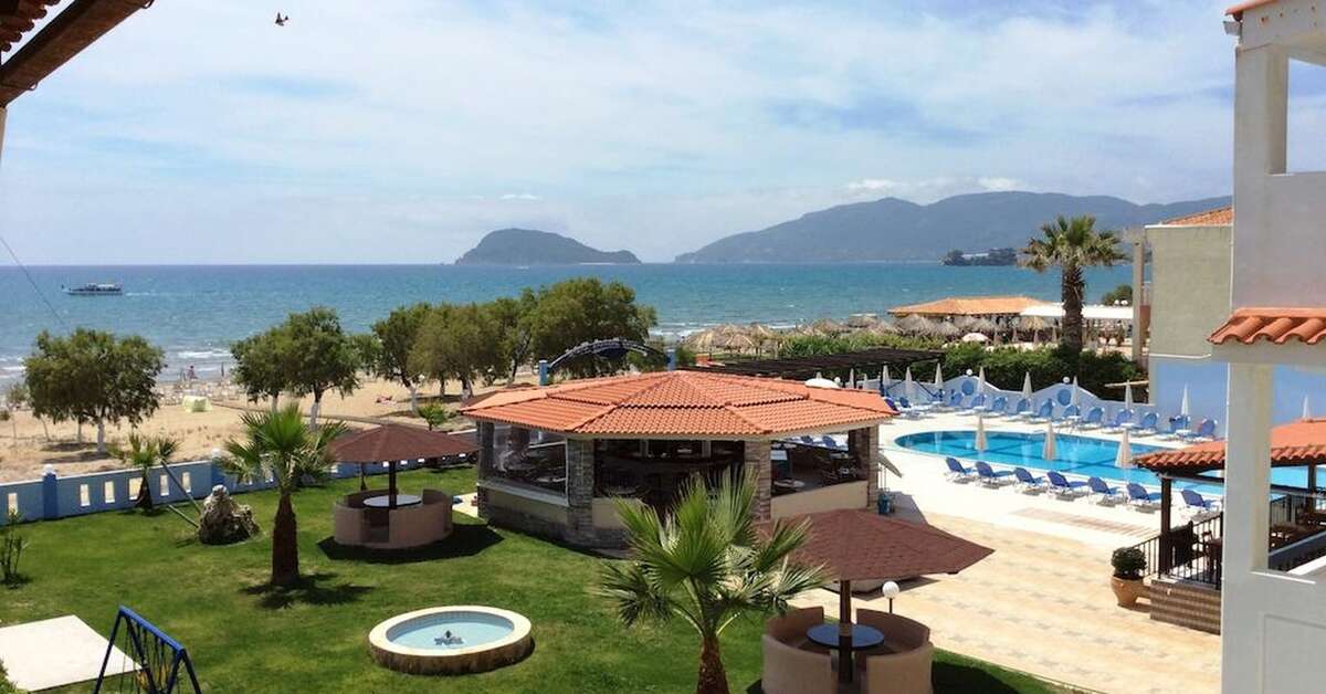 Een foto van het zwembad bij Andreolas Beach Hotel