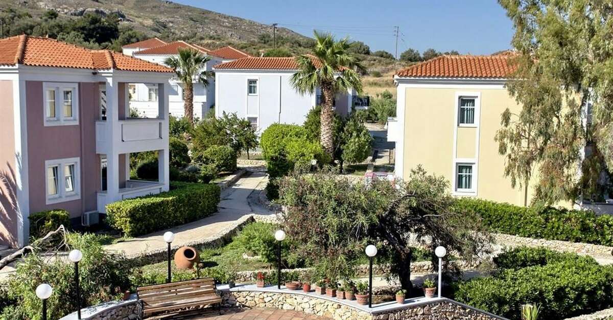 Een foto van de buitenkant van Panselinos Hotel
