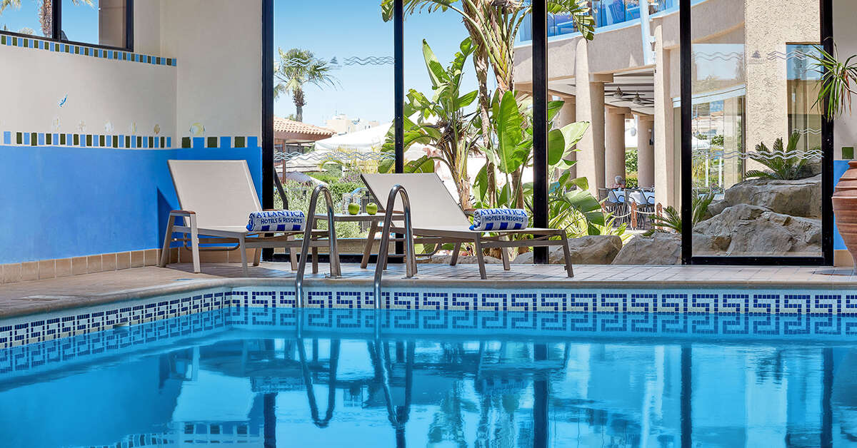 Een foto van het zwembad bij Atlantica Golden Beach Hotel