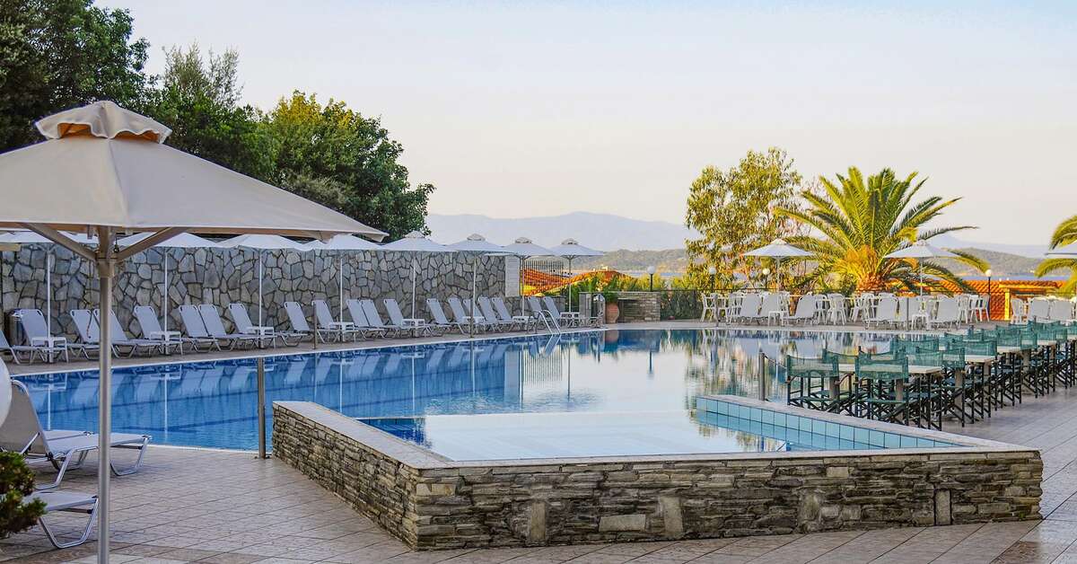 Een foto van het zwembad bij Aristoteles Holiday Resort & Spa