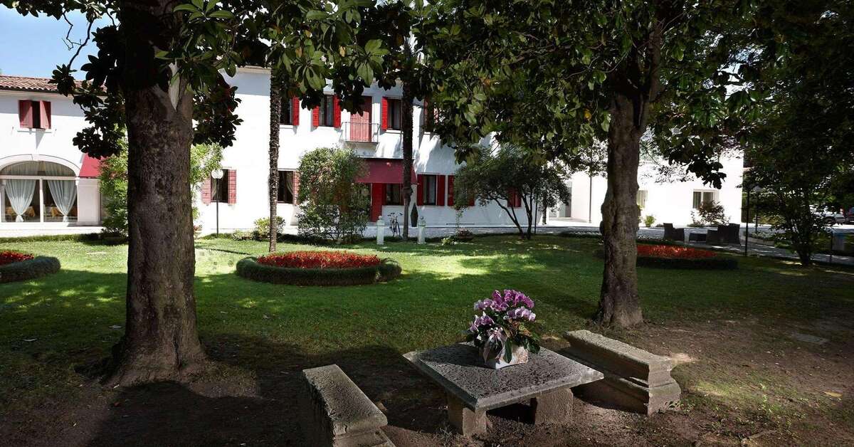 Een foto van het terras bij Villa Patriarca Hotel