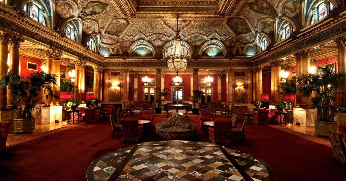 Een foto van het interieur van Grand Hotel Plaza
