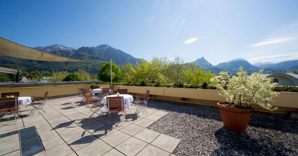 Een foto van het terras bij Hotel Bayern Vital