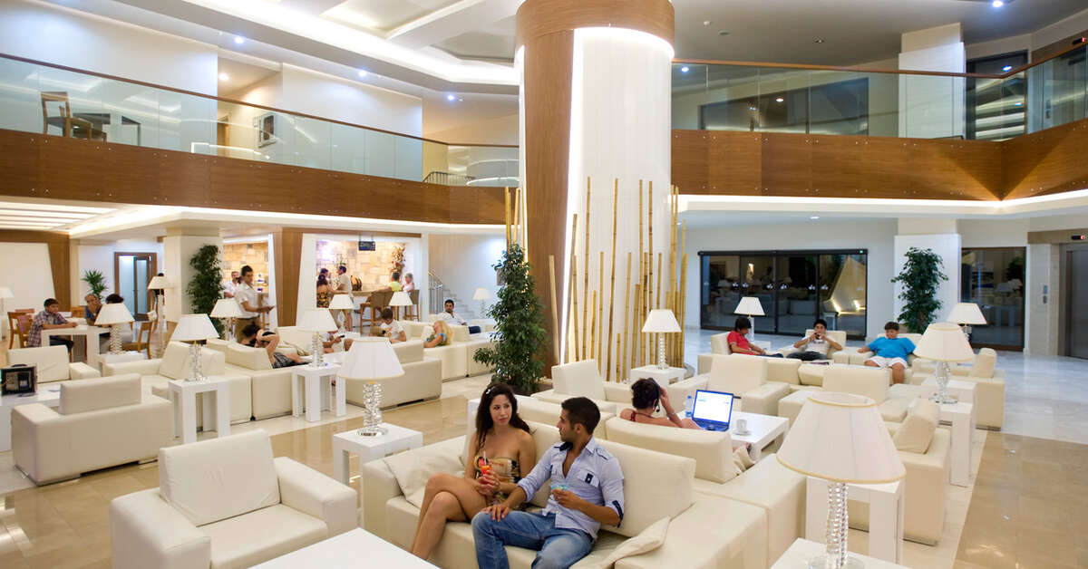 Een foto van het interieur van Green Bay Resort & Spa