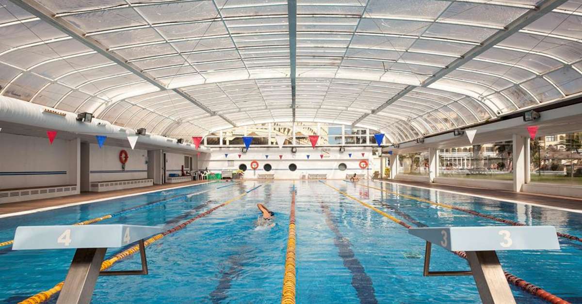 Een foto van het zwembad bij Hotel Evenia Olympic Palace