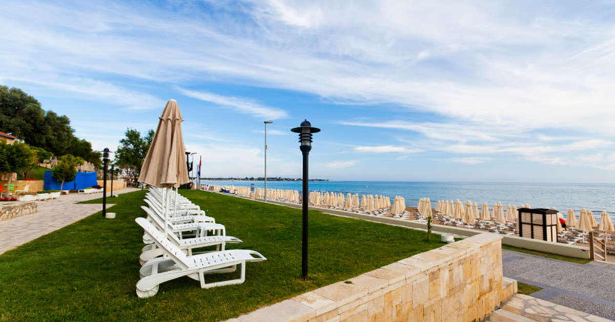 Een foto van het terras bij Melas Holiday Village
