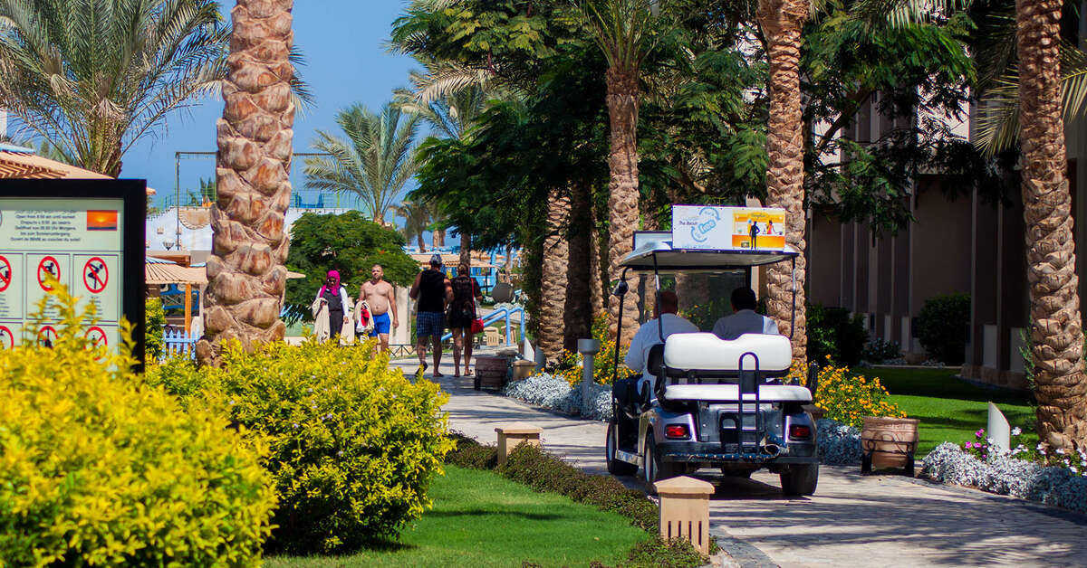 Een foto van de buitenkant van El Karma Aqua Beach Resort