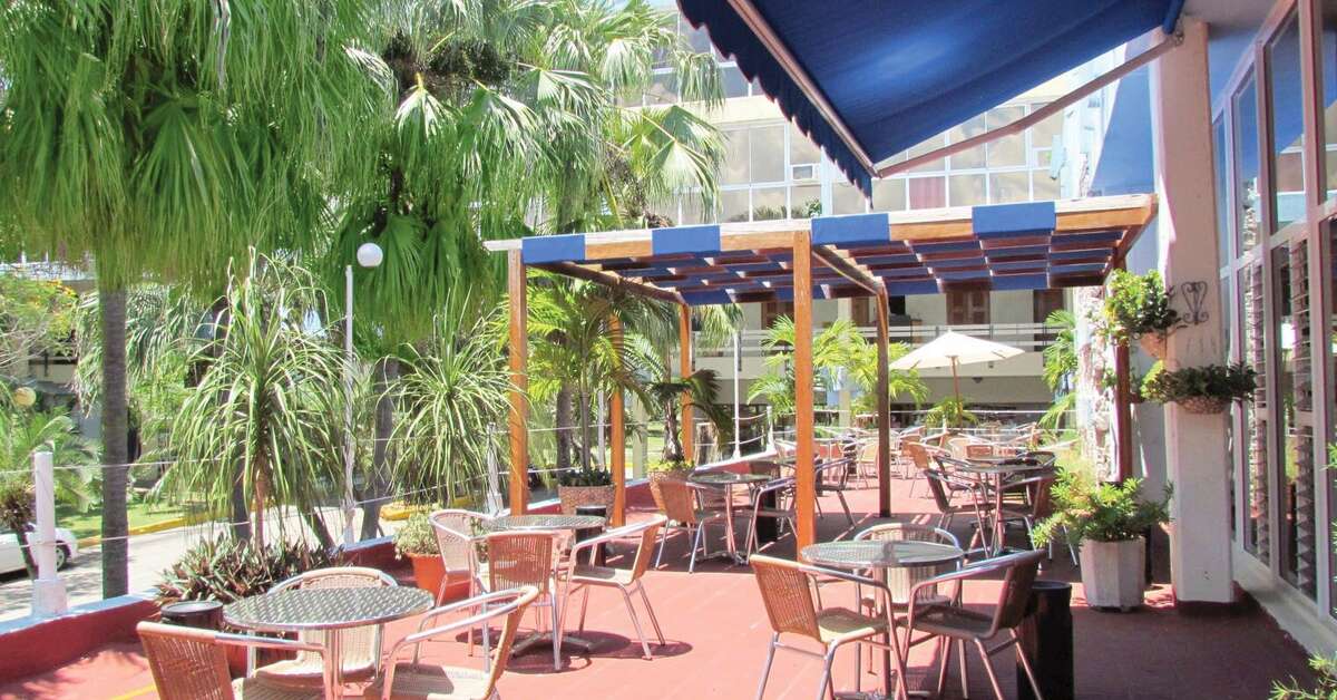 Ein Foto von der Terrasse im MarAzul Hotel