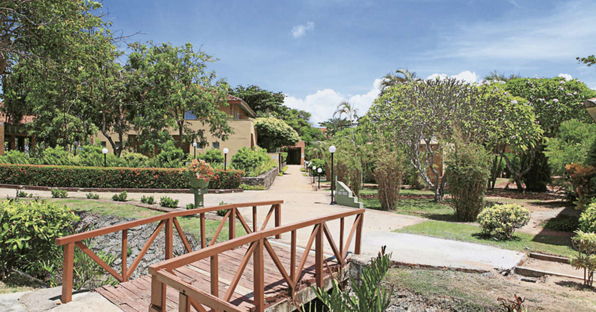 Een foto van de buitenkant van Club Palm Bay Hotel