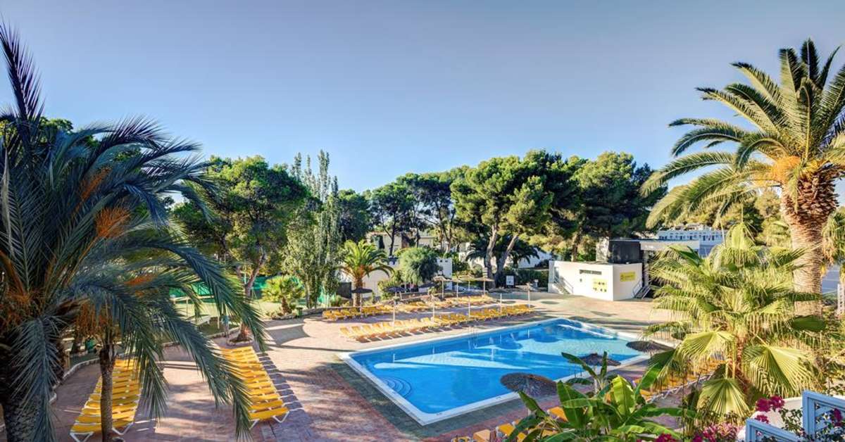Een foto van het zwembad bij Magic Life Cala Pada