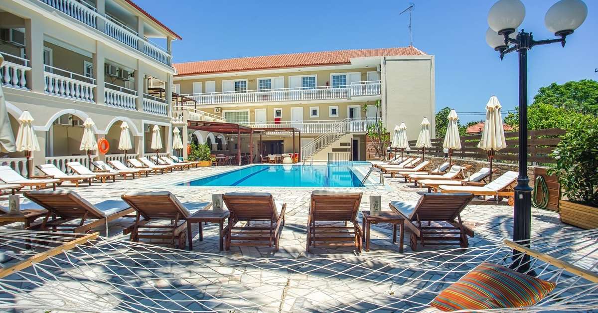 Een foto van het zwembad bij Natalie Hotel