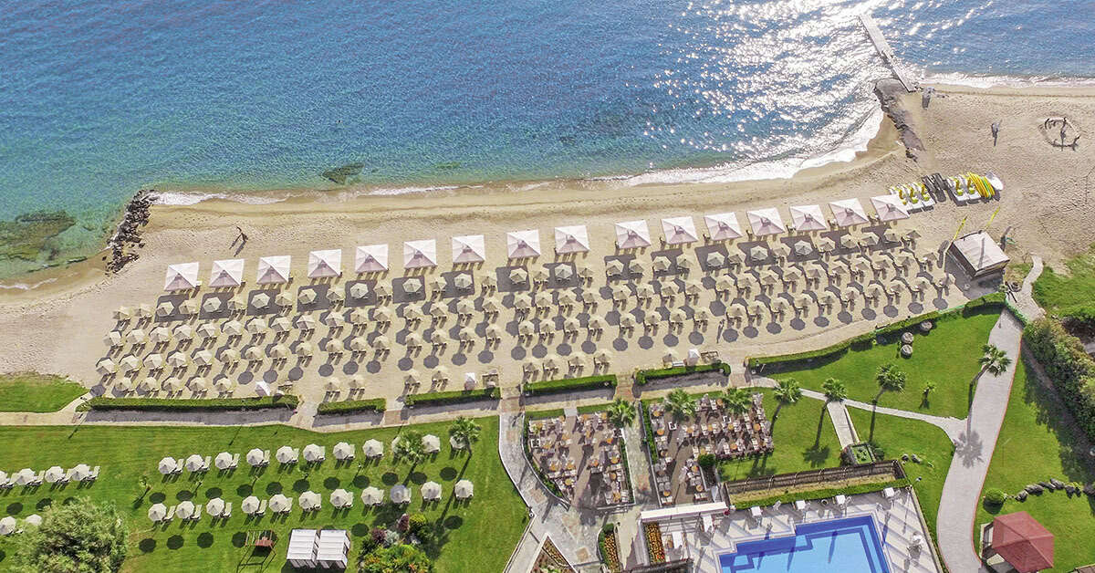 Een foto van het zwembad bij Hotel Aegean Melathron Thalasso & Spa