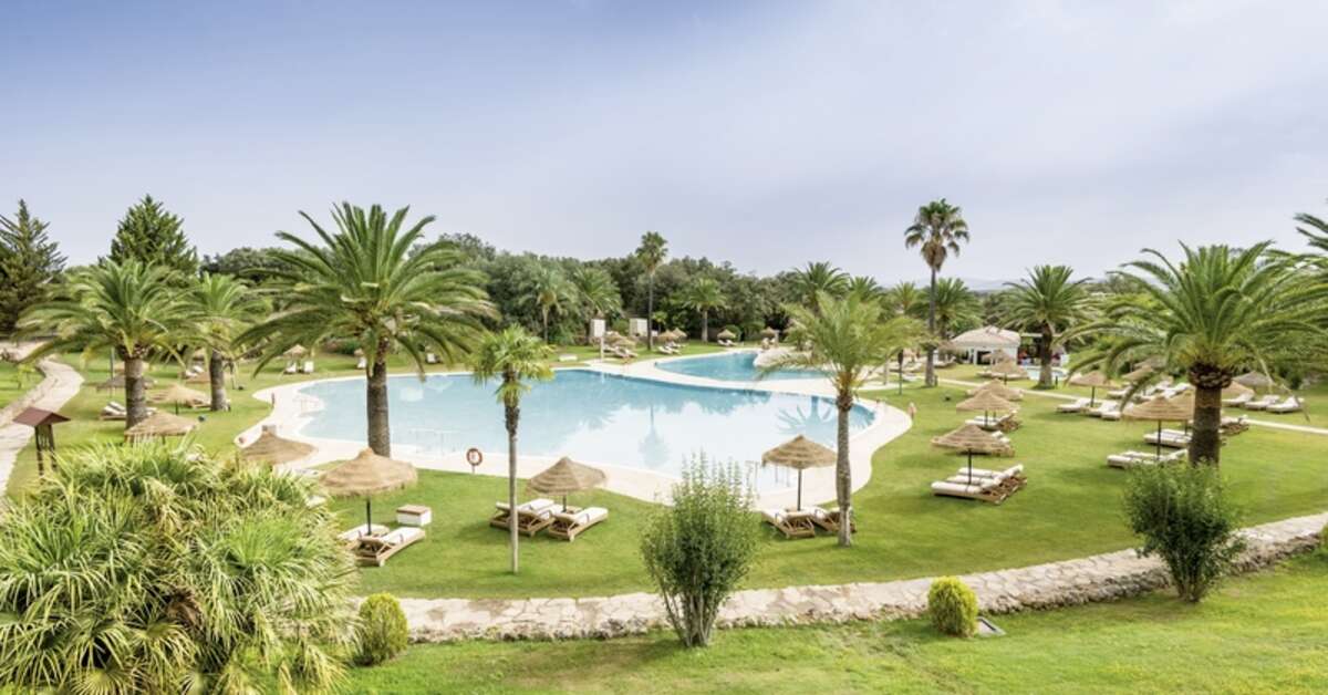 Een foto van het zwembad bij La Bobadilla a Royal Hideaway Hotel
