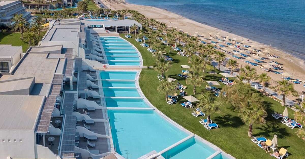 Een foto van het zwembad bij Lyttos Beach