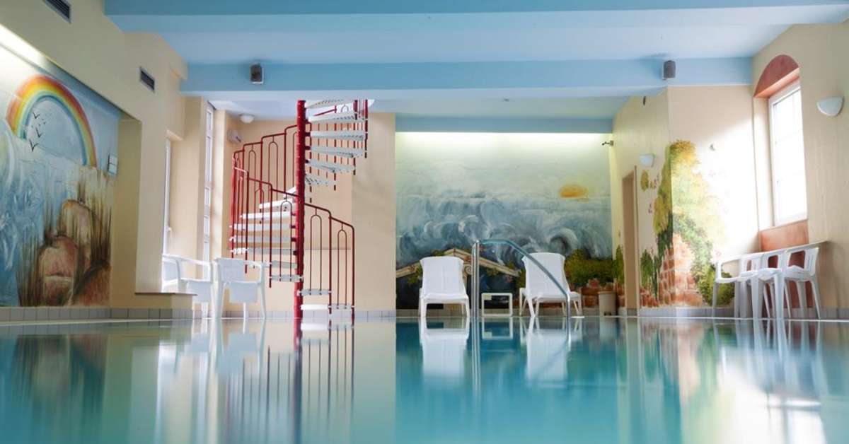 Een foto van het zwembad bij Hotel du Commerce